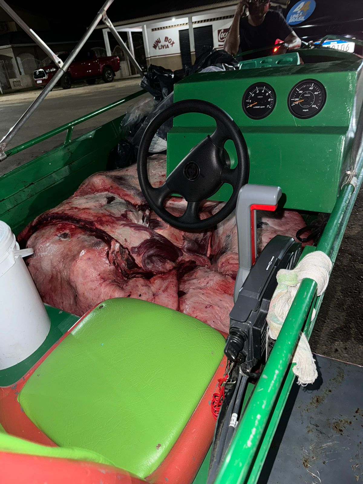 EM CUTIAS DO ARAGUARI, POLÍCIA CIVIL APREENDE 450 QUILOS DE CARNE BUBALINA E PRENDE INDIVÍDUO EM FLAGRANTE POR RECEPTAÇÃO